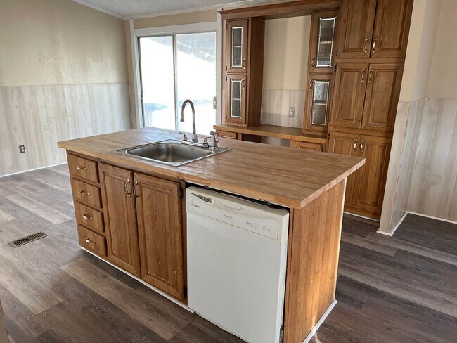 Building Photo - In the KEYS ... Open Floor plan 3 bedroom 2 bathroom