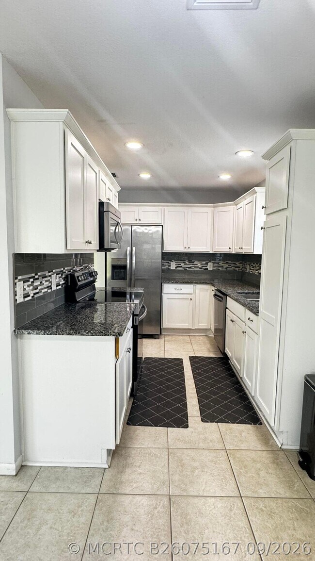 Building Photo - 20970 Concord Green Dr W