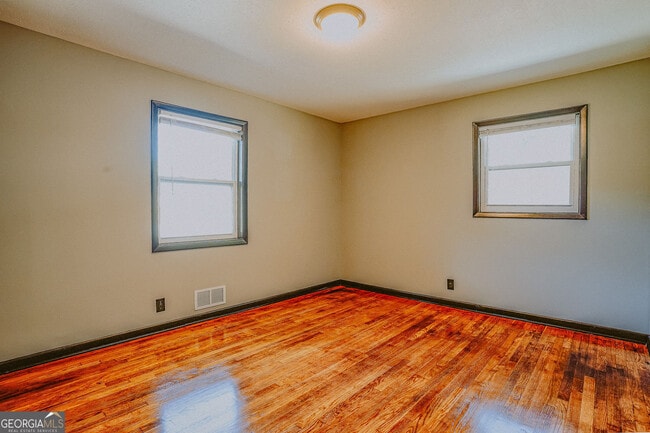 Building Photo - 2877 Whispering Hills Dr