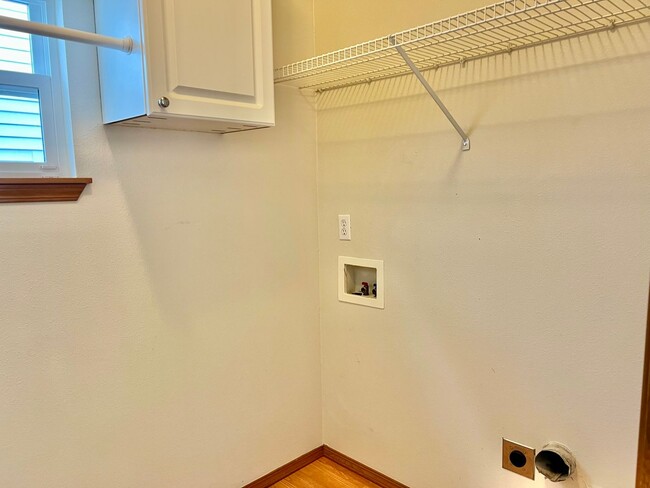 Building Photo - Excellent Location in Fishers Landing near...