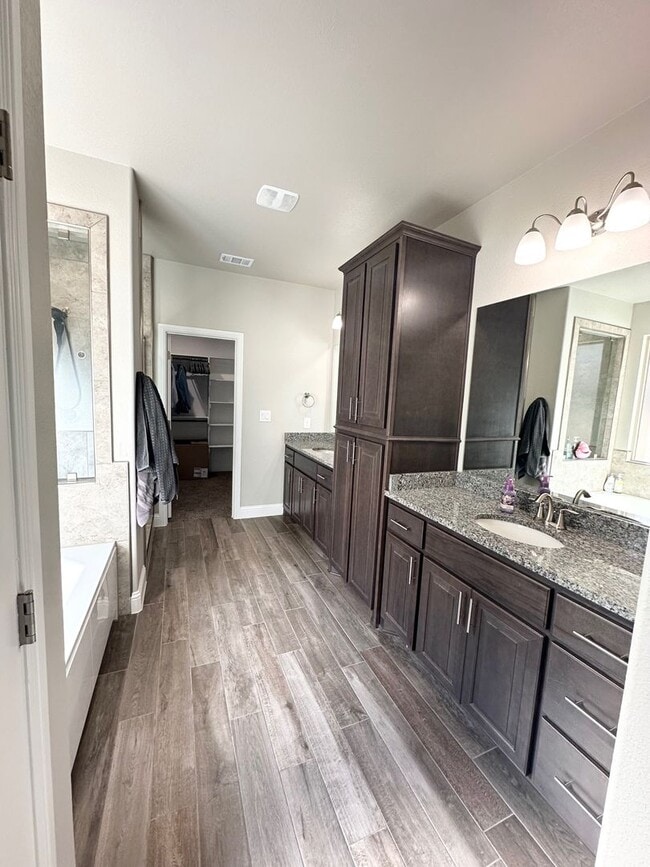 Building Photo - 3 Bed 2 Bath Ready to Rent ASAP!