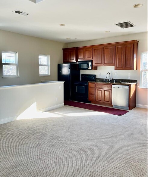 Kitchen - 835 Tolentino Ct