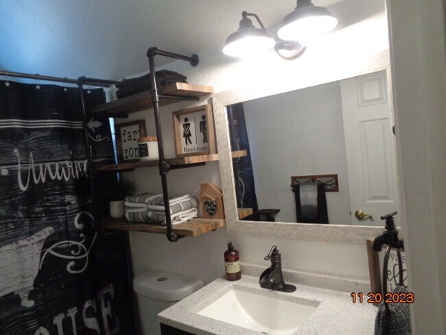 Building Photo - 720 Devonshire Ct