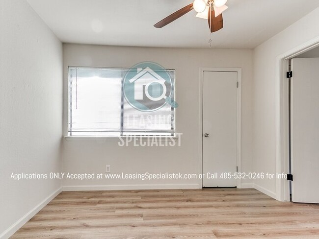 Building Photo - Beautiful 2 Bed 2 Bath in the Sought After...