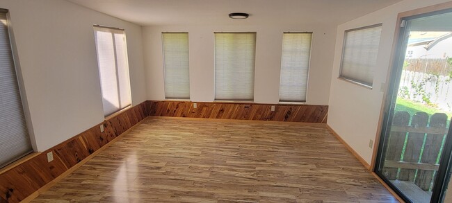Building Photo - 4 Bedroom Home with Large Shop