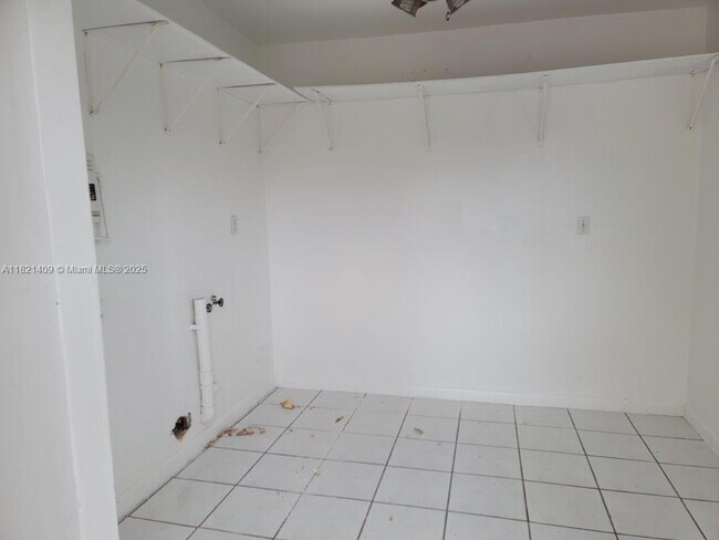 Building Photo - 2267 SW 15th St