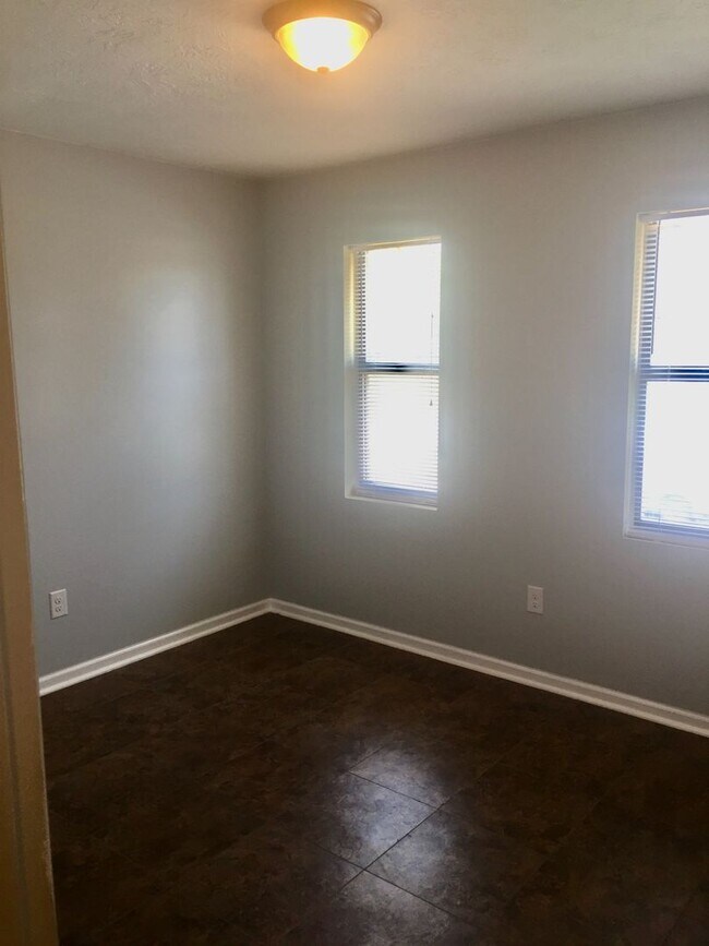 Building Photo - 2708 Blossom Dr