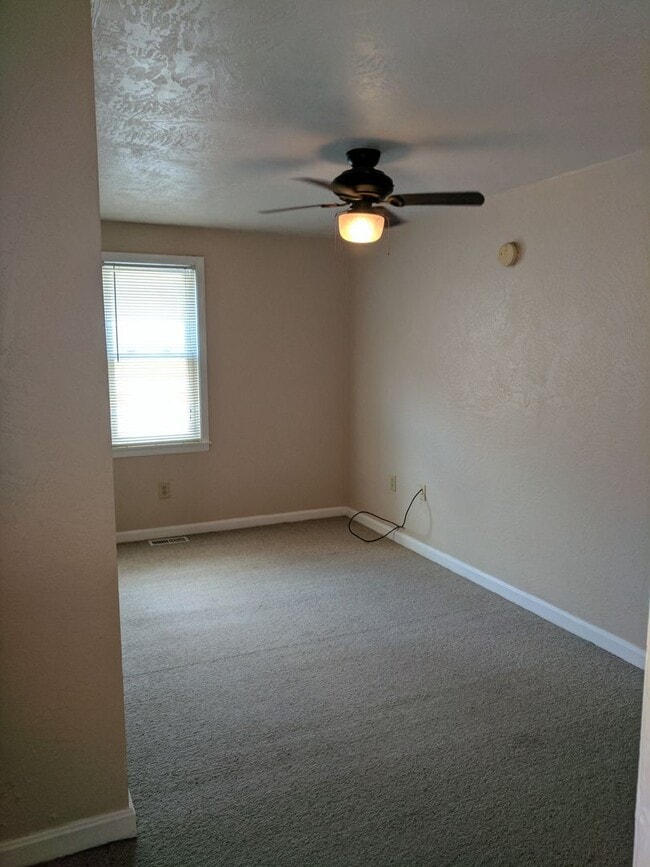 Building Photo - Renovated 4 bedroom House on the South Side Flats!!