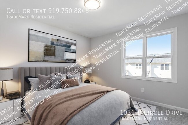 Building Photo - 1031-B Circle Drive-