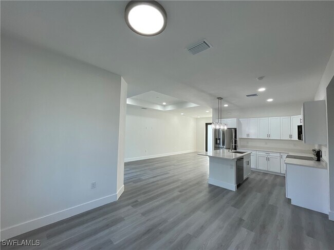 Building Photo - 829 Gillian Ave