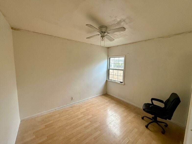 Building Photo - 707 N Baker St