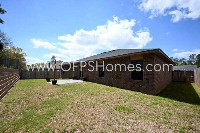 Building Photo - Home in South Crestview!