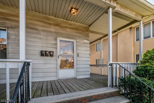 Building Photo - 182 Belleville Ave