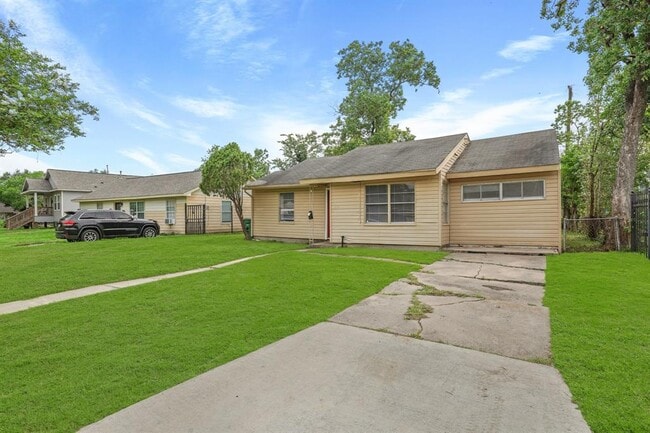 Building Photo - 6314 Crestville St