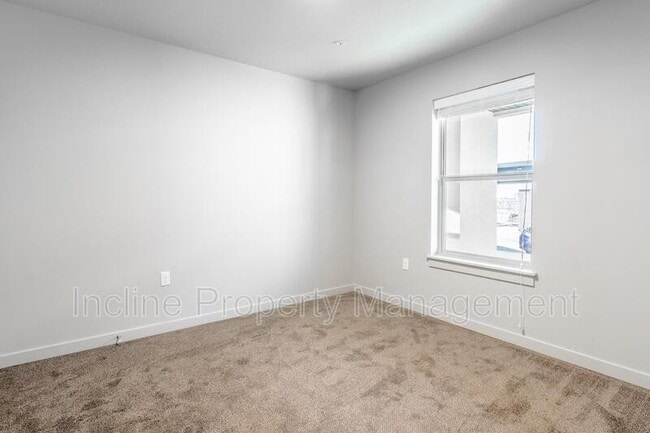 Building Photo - 184 N Lone Rock Dr