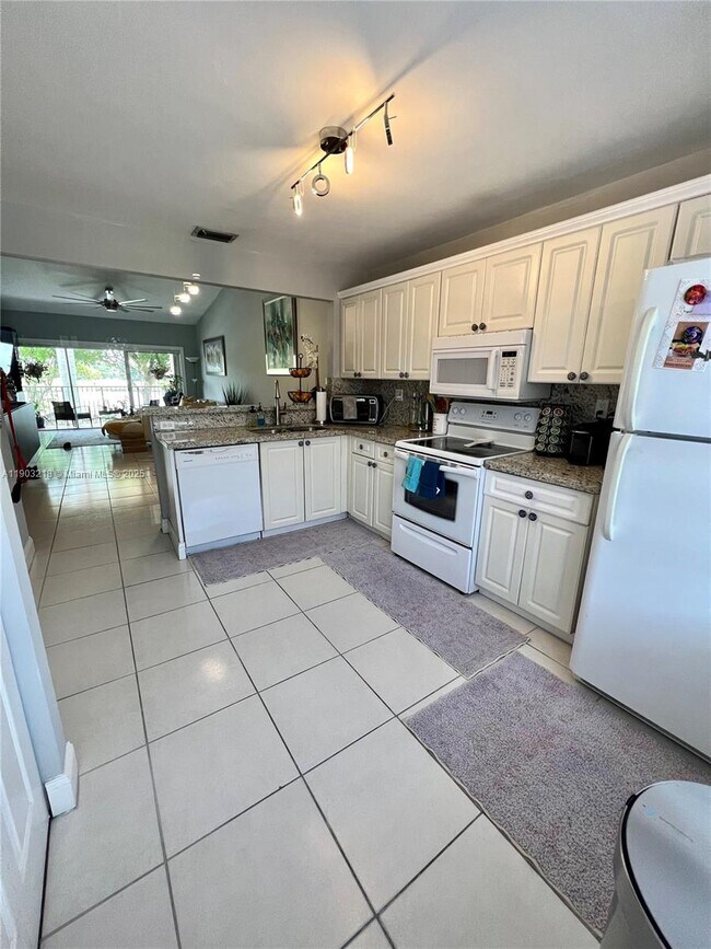 Building Photo - 14260 SW 57th Ln