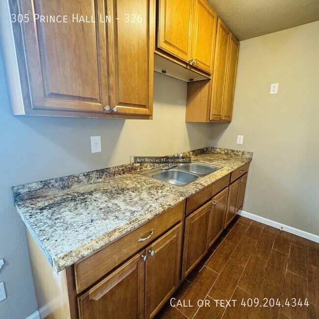 Building Photo - 305 Prince Hall Ln