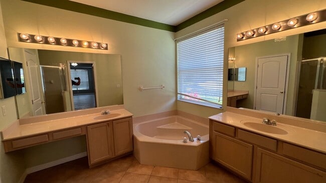 Building Photo - Spacious 4/3.5 Pool Home with Water View & 3-Car Garage in Lee Vista Area (close to Lake Nona)