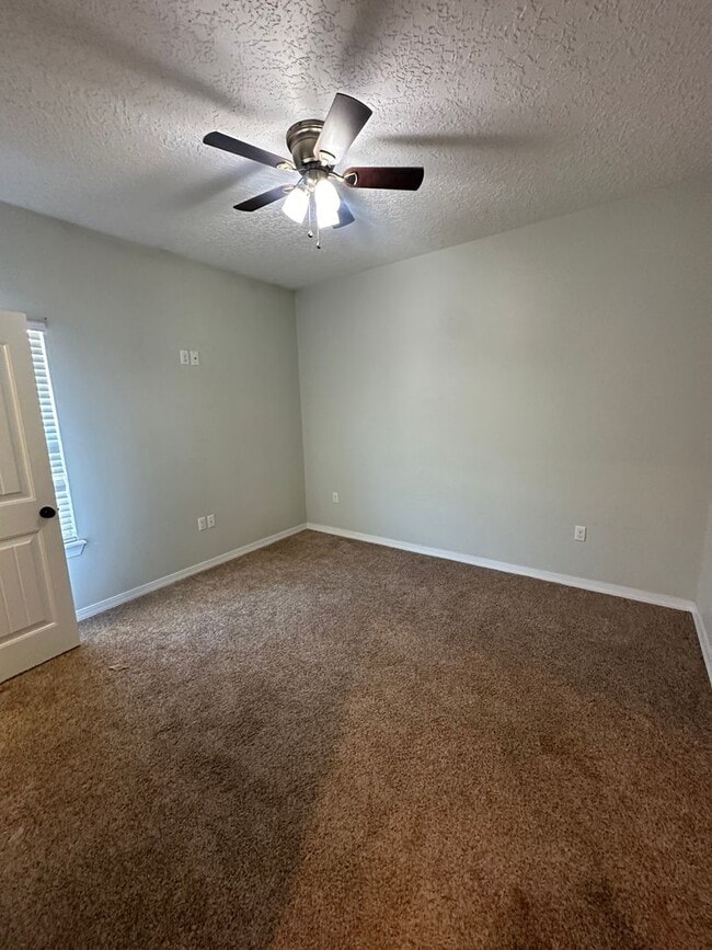 Building Photo - Stunning and Spacious 4 Bed Home! Parkview School District!