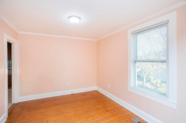 Building Photo - 909 Clarke St