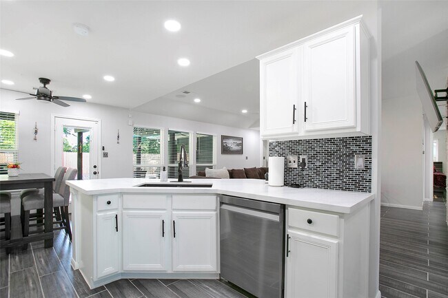 Building Photo - 1507 Buchans Dr