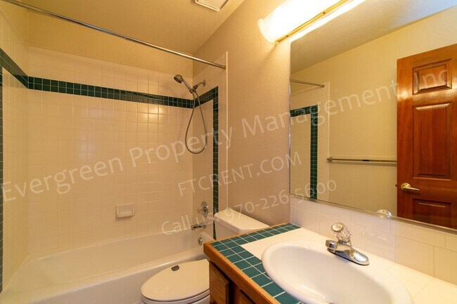 Building Photo - 1223 Red Oak Ct