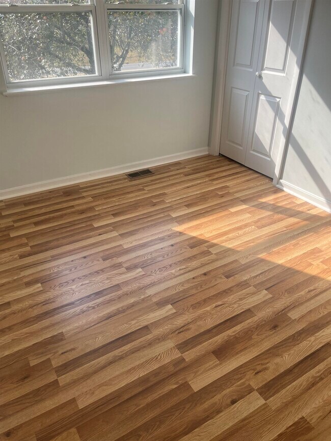 Building Photo - 53 Back River Rd