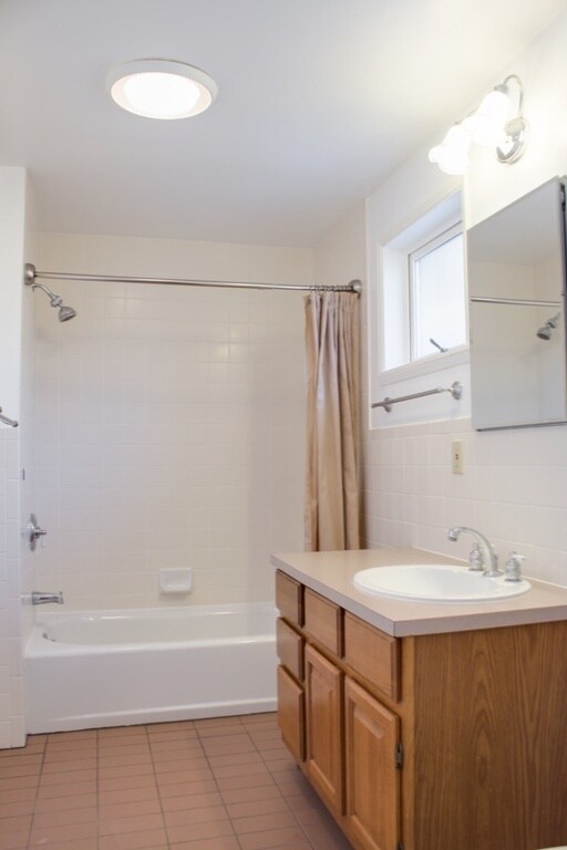 Building Photo - RENOVATED 3 BED MADISON PARK BUNGALOW W EASY COMMUTE!