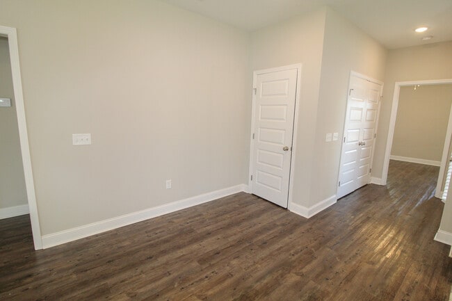 Building Photo - 33 Grove Cir