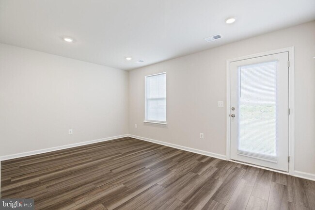 Building Photo - 105 Milburn Dr