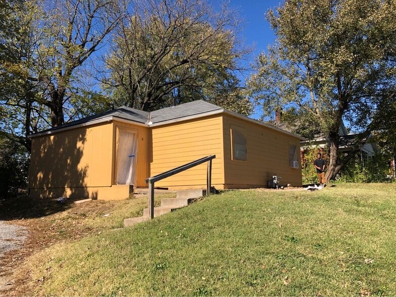 Building Photo - 300 N Thorpe St