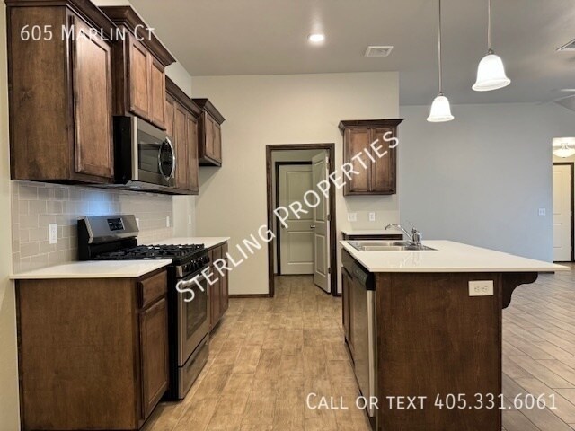 Building Photo - 605 Marlin Ct