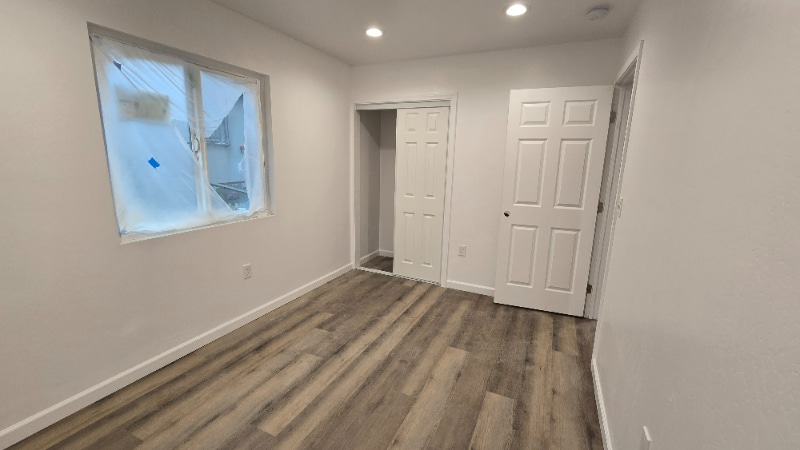 Building Photo - 725 31st St