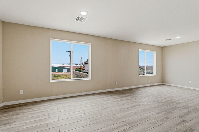 Building Photo - 2-bedroom, 1-bath brand new apartment in 79924