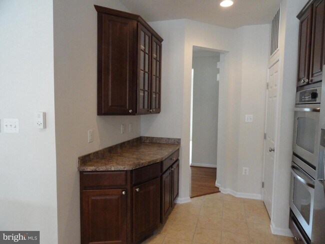 Building Photo - 2711 Lucas Run Way