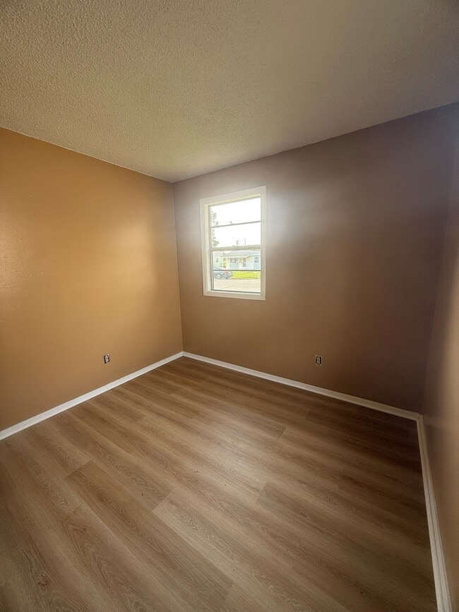 Building Photo - 2821 E Cardinal Dr