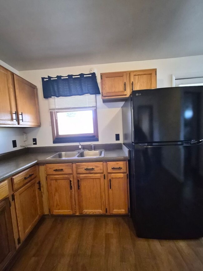 Building Photo - 527 N Franklin St