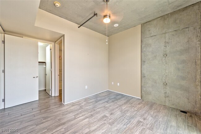 Building Photo - 353 E Bonneville Ave
