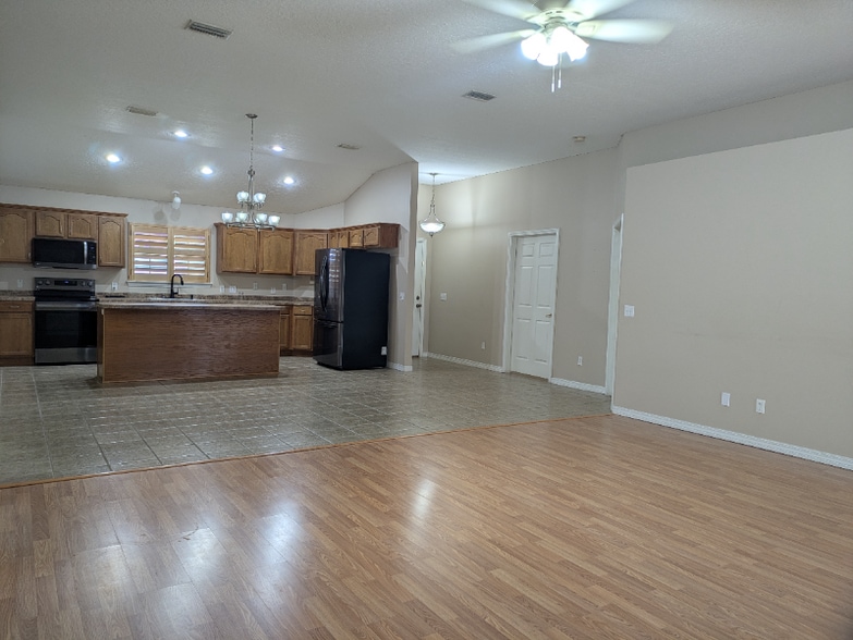 Building Photo - 2162 Las Vegas Trail