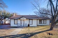 Building Photo - Available Mid July! 3-bedroom 1 bath for lease in Cleburne