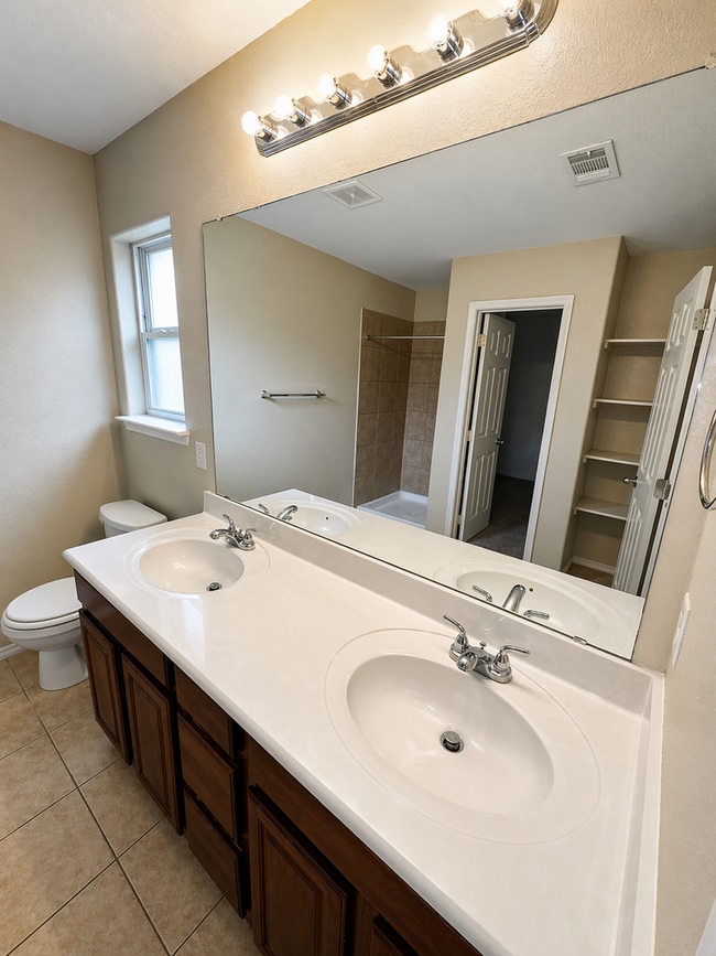 Building Photo - 3 BED / 2.5 Bath AVAILABLE NOW, APPLY TODAY ON OUR WEBSITE!!