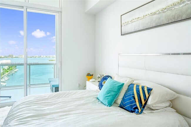 Building Photo - 7900 Harbor Island Dr