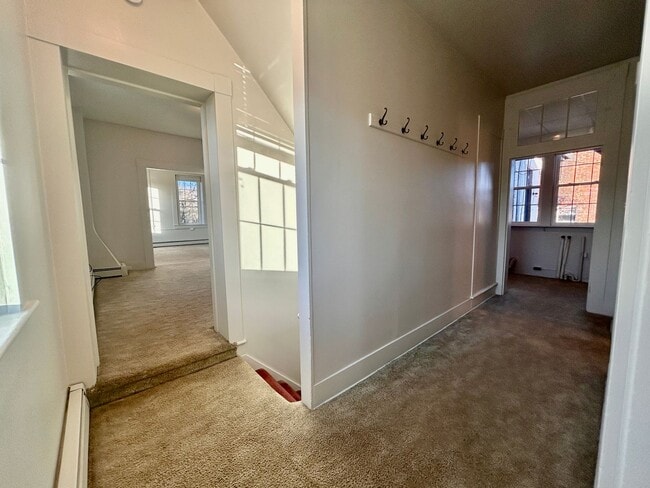 Building Photo - 202 E Main St