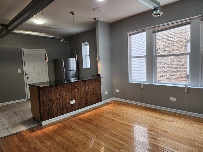 Building Photo - 1530 E 65th Pl