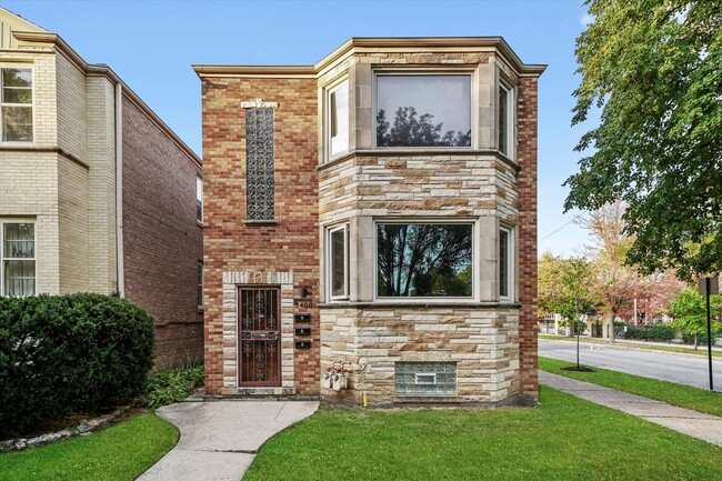 Primary Photo - 5400 W Berteau Ave