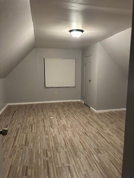 Building Photo - 28 Mayflower St