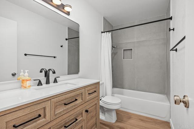 Building Photo - 424 Stratford Ct
