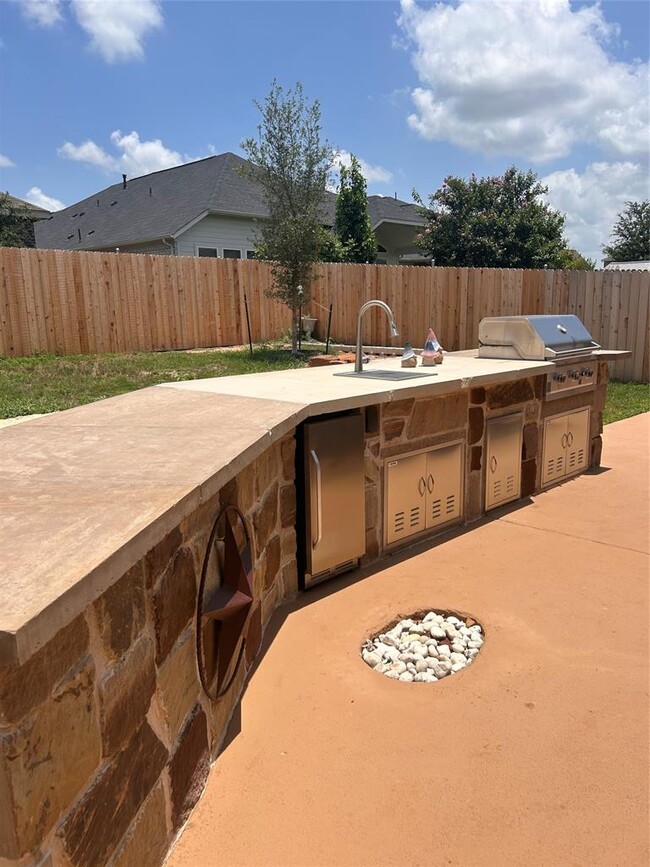 Building Photo - 120 Sawtooth Dr