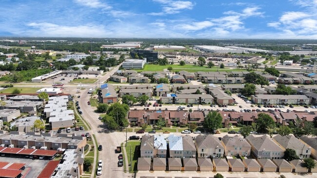 Building Photo - 8045 Ellinger Ln