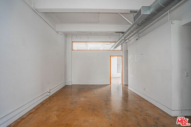 Building Photo - 812 S Spring St